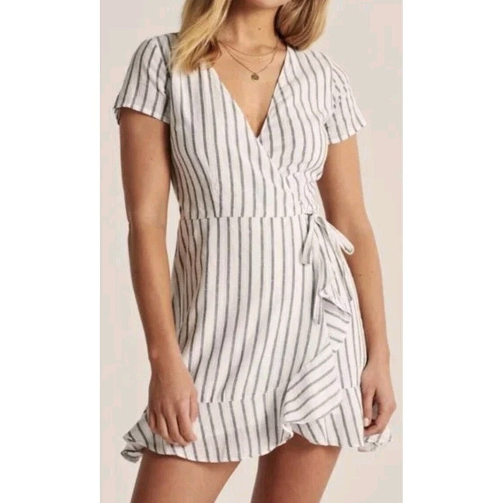 NEW Abercrombie & Fitch Gray Striped Short Sleeve Mini Wrap Dress M Cotton Boho